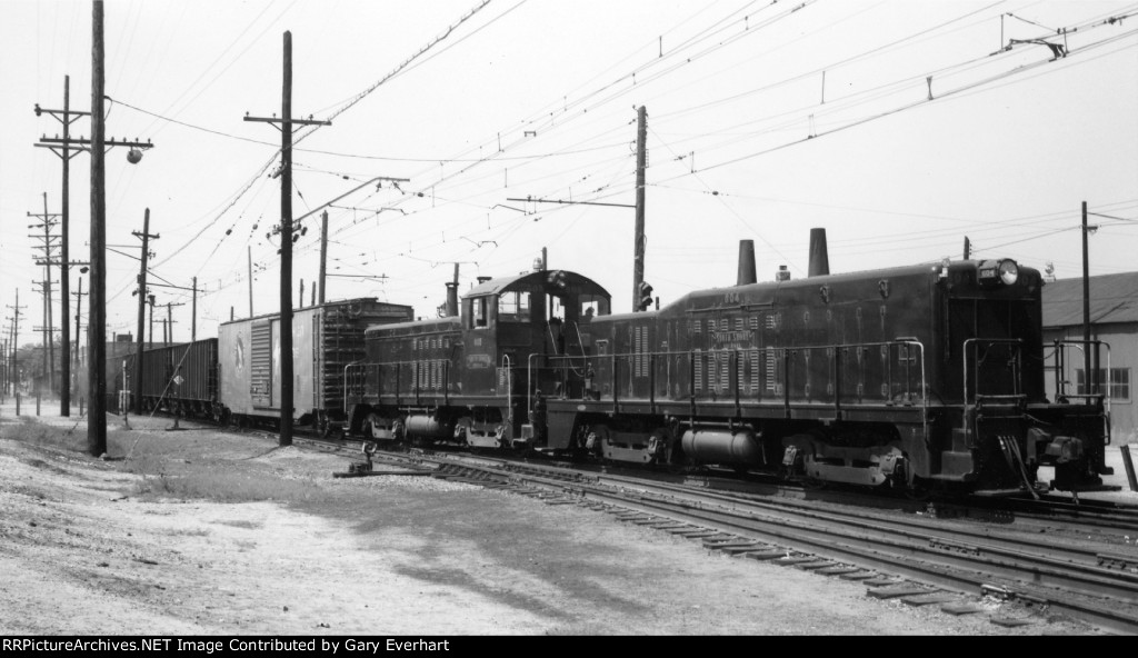 CSS NW2 #605 &amp; Calf #604 - Chicago South Shore &amp; South Bend